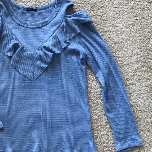 ♥️1 SM 1 MED♥️Long Sleeve Cold Shoulder Top - Picture 6 of 8